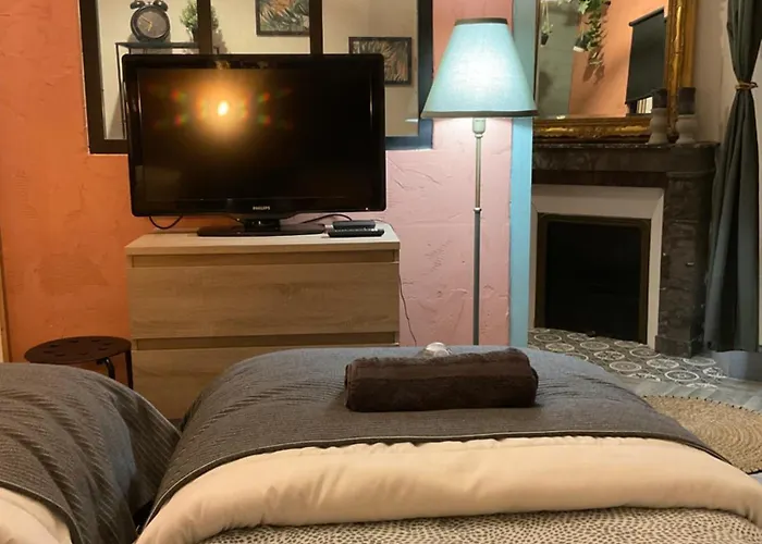 Les Loges Du Theatre Emplacement Exceptionnel Et Chic 160m2 Maison Prive 14 Personnes Max Equipe A 200m De L'avenue De Champagne Et Toutes Commodites Degustation Champagne Offerte Jacuzzi Sauna Jeux Velos Apartamento