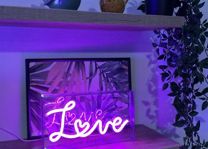 Apartamento Les Loges Du Theatre Emplacement Exceptionnel Et Chic 160m2 Maison Prive 14 Personnes Max Equipe A 200m De L'avenue De Champagne Et Toutes Commodites Degustation Champagne Offerte Jacuzzi Sauna Jeux Velos