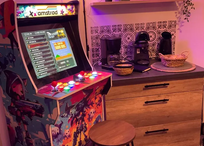 Les Loges Du Theatre Emplacement Exceptionnel Et Chic 160m2 Maison Prive 14 Personnes Max Equipe A 200m De L'avenue De Champagne Et Toutes Commodites Degustation Champagne Offerte Jacuzzi Sauna Jeux Velos Apartamento *