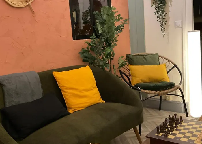 Apartamento Les Loges Du Theatre Emplacement Exceptionnel Et Chic 160m2 Maison Prive 14 Personnes Max Equipe A 200m De L'avenue De Champagne Et Toutes Commodites Degustation Champagne Offerte Jacuzzi Sauna Jeux Velos Épernay