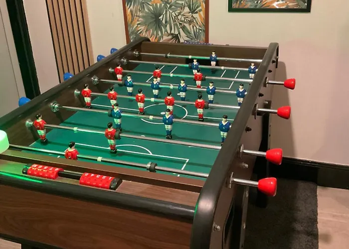 Les Loges Du Theatre Emplacement Exceptionnel Et Chic 160m2 Maison Prive 14 Personnes Max Equipe A 200m De L'avenue De Champagne Et Toutes Commodites Degustation Champagne Offerte Jacuzzi Sauna Jeux Velos