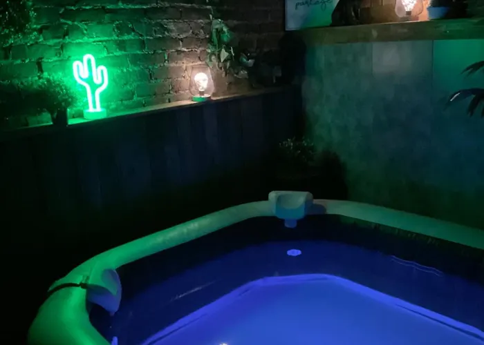 Les Loges Du Theatre Emplacement Exceptionnel Et Chic 160m2 Maison Prive 14 Personnes Max Equipe A 200m De L'avenue De Champagne Et Toutes Commodites Degustation Champagne Offerte Jacuzzi Sauna Jeux Velos